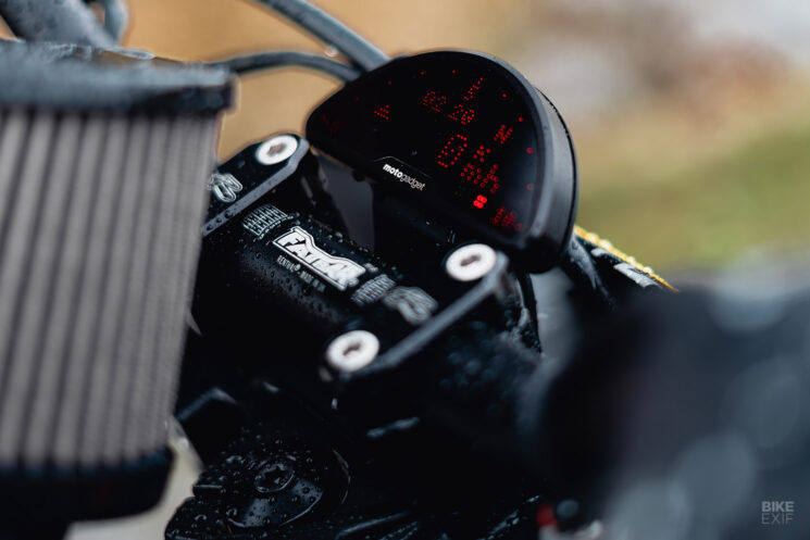 Traqueur plat Harley Pan America par Motocrew