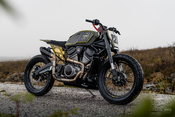 Traqueur plat Harley Pan America par Motocrew