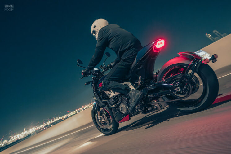 Édition limitée 2024 Indian FTR x 100% R Carbon