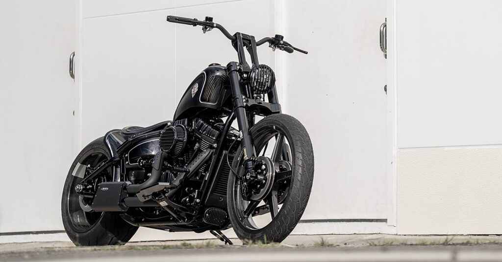Sovereign Raven : Une Harley Fat Boy personnalisée par Rough Crafts