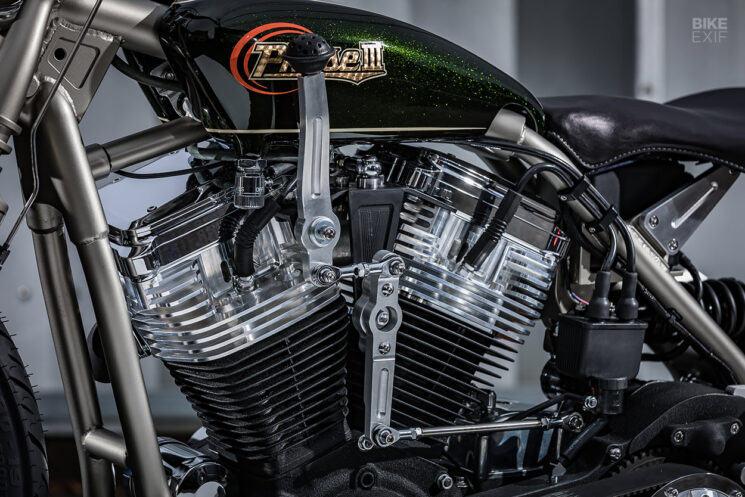 Harley Dyna Super Glide personnalisée par SureShot
