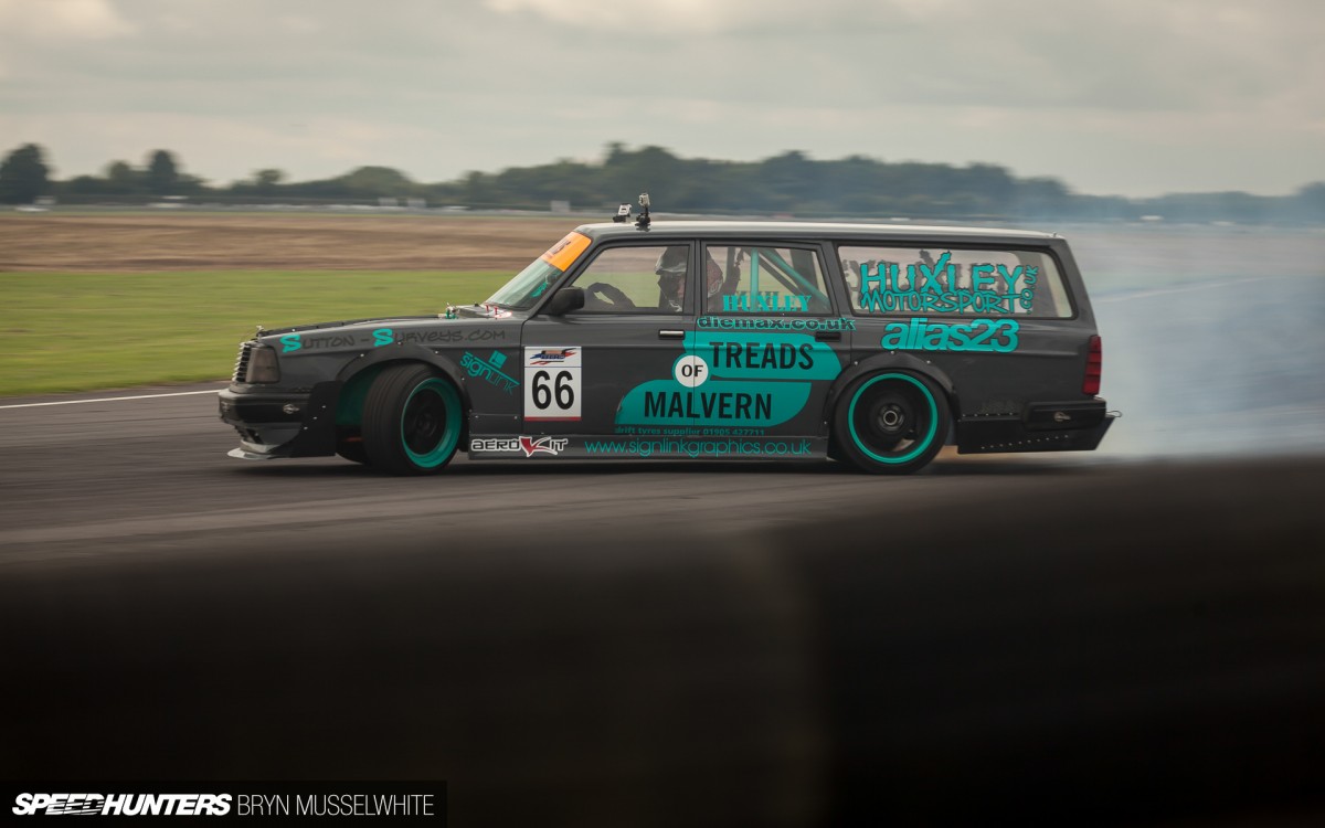 Huxley Motorsport Volvo 240-8
