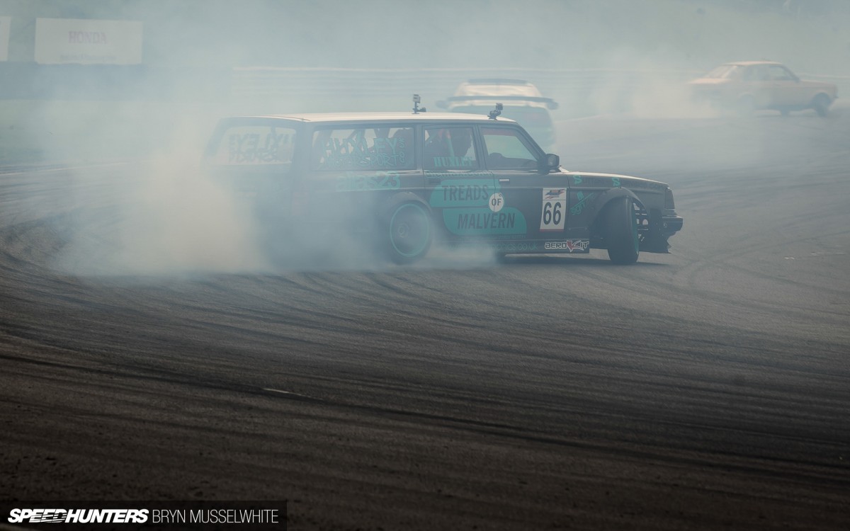 Huxley Motorsport Volvo 240-4