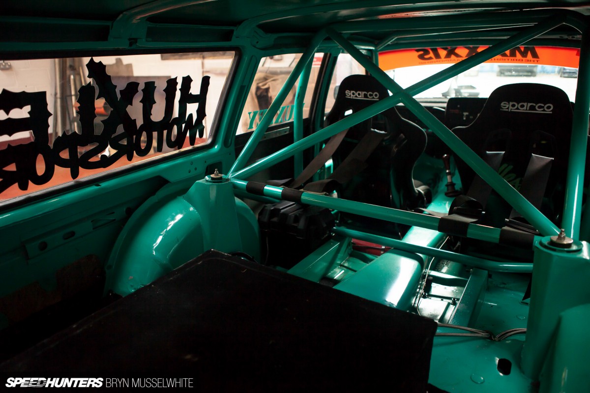 Huxley Motorsport Volvo 240-40