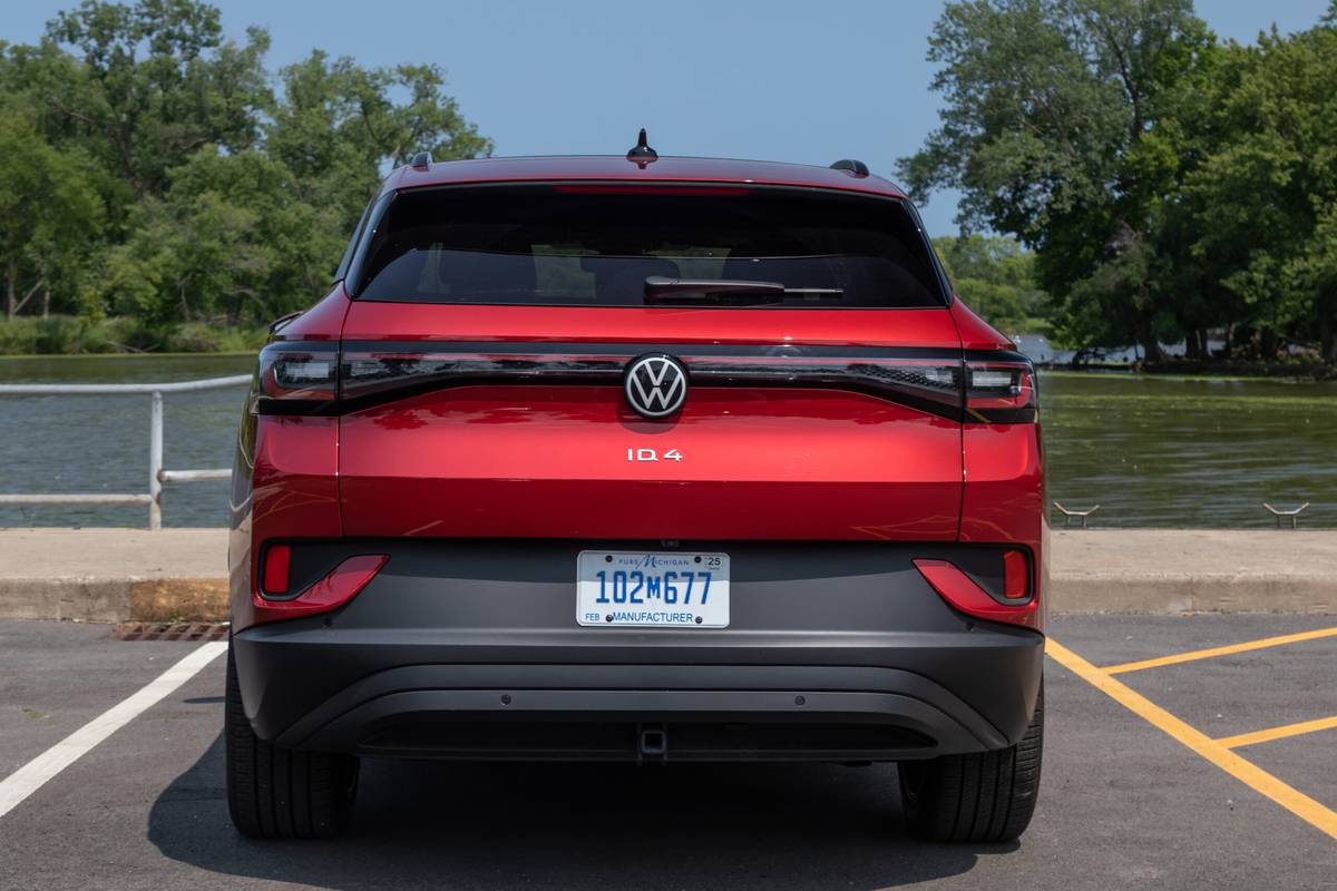 Volkswagen ID.4 2023 |  Photo Cars.com par Christian Lantry