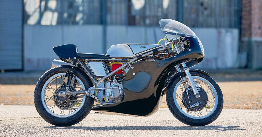 Un classique qui renaît : le savoureux Seeley Norton Commando 750 de Marian Sell