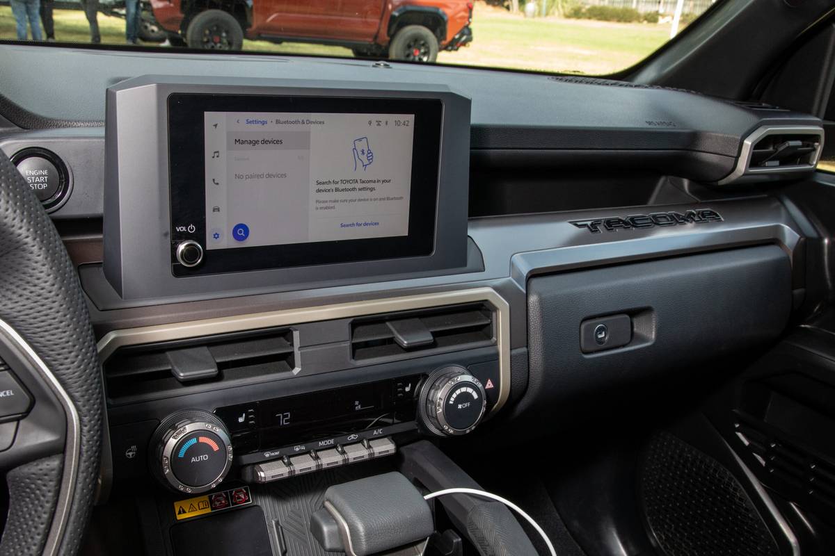 Toyota Tacoma SR5 XtraCab 2024 |  Photo Wash wash par Christian Lantry