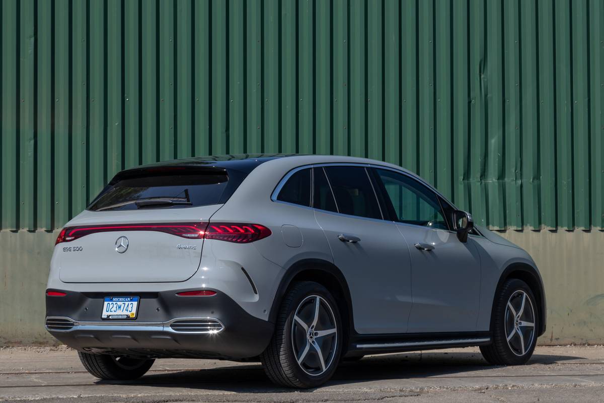 VUS Mercedes-EQ EQE500 2023 |  Photo Wash wash par Christian Lantry