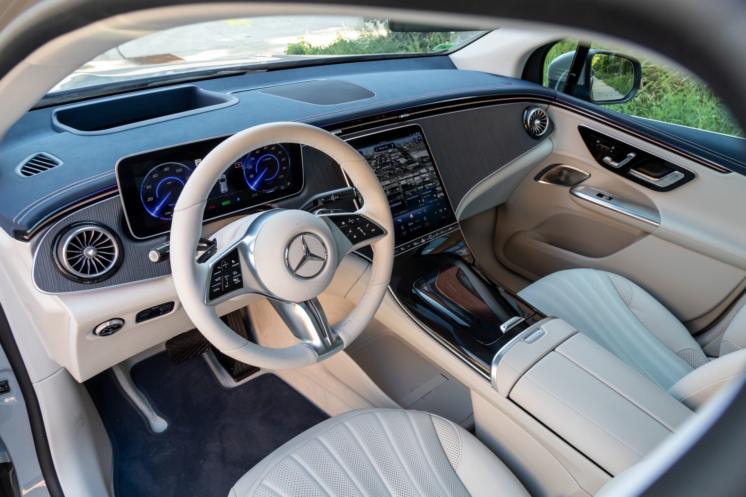 VUS Mercedes-EQ EQE500 2023 |  Photo Wash wash par Christian Lantry