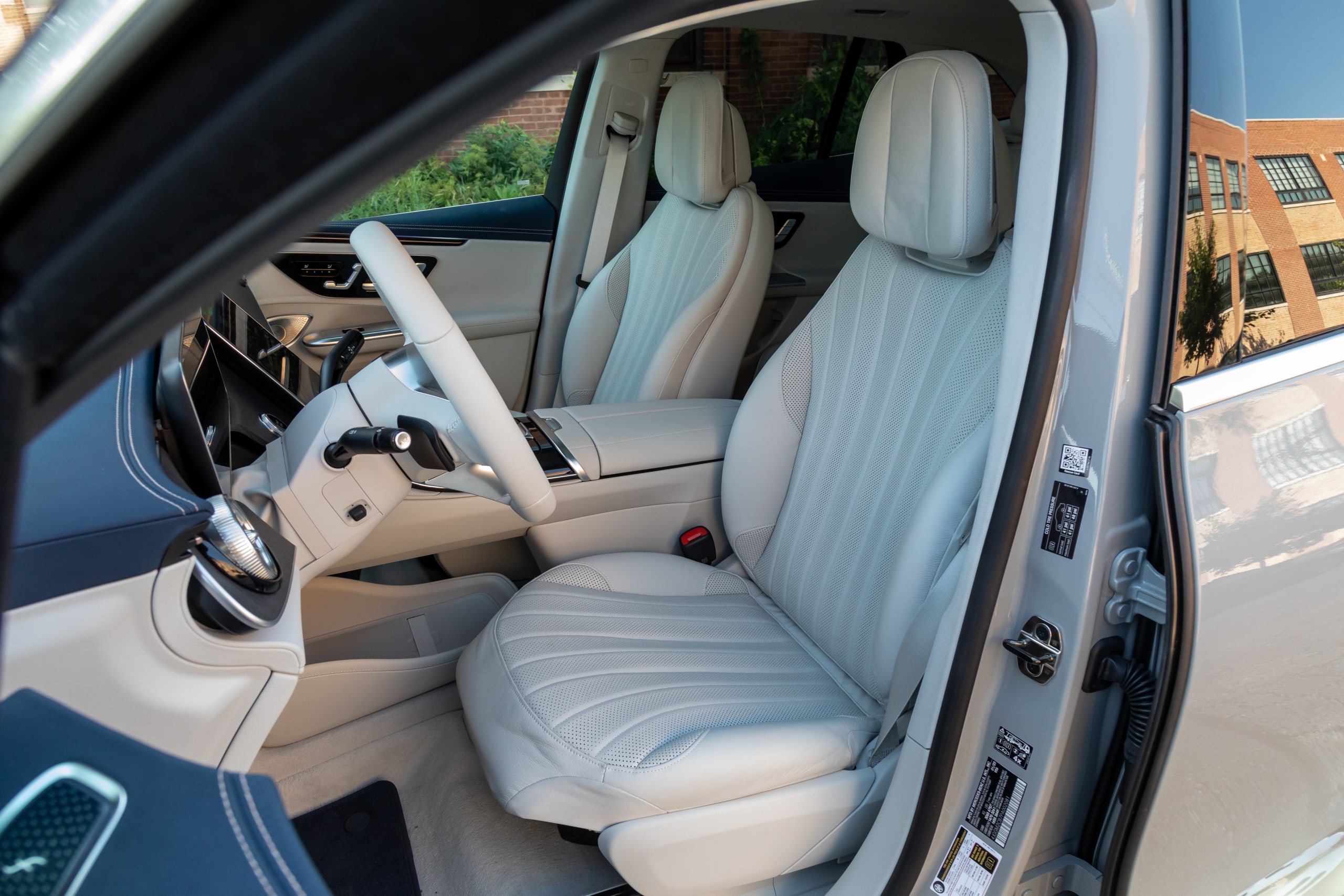 VUS Mercedes-EQ EQE500 2023 |  Photo Wash wash par Christian Lantry