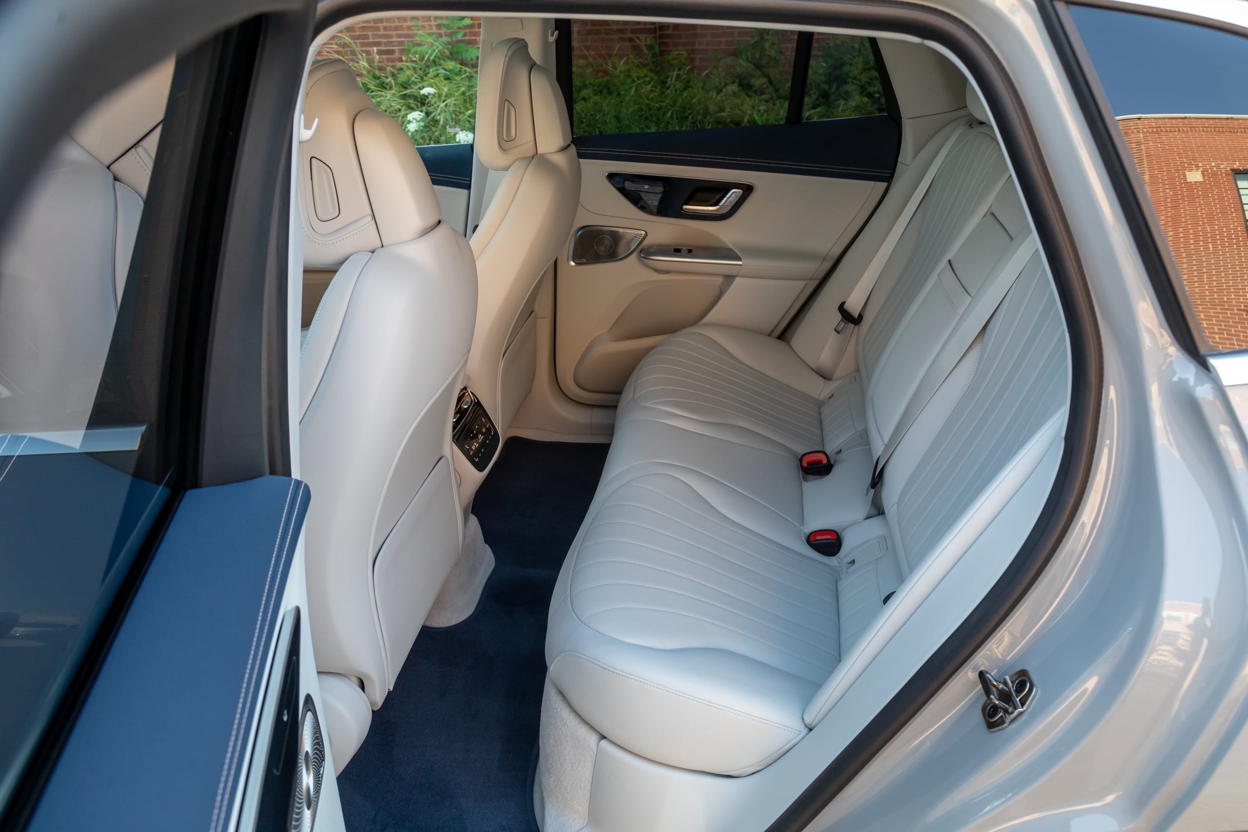 VUS Mercedes-EQ EQE500 2023 |  Photo Wash wash par Christian Lantry