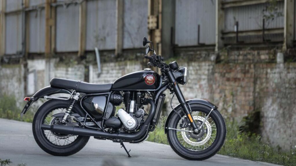 BSA Gold Star obtient un coloris Shadow Black élégant et élégant