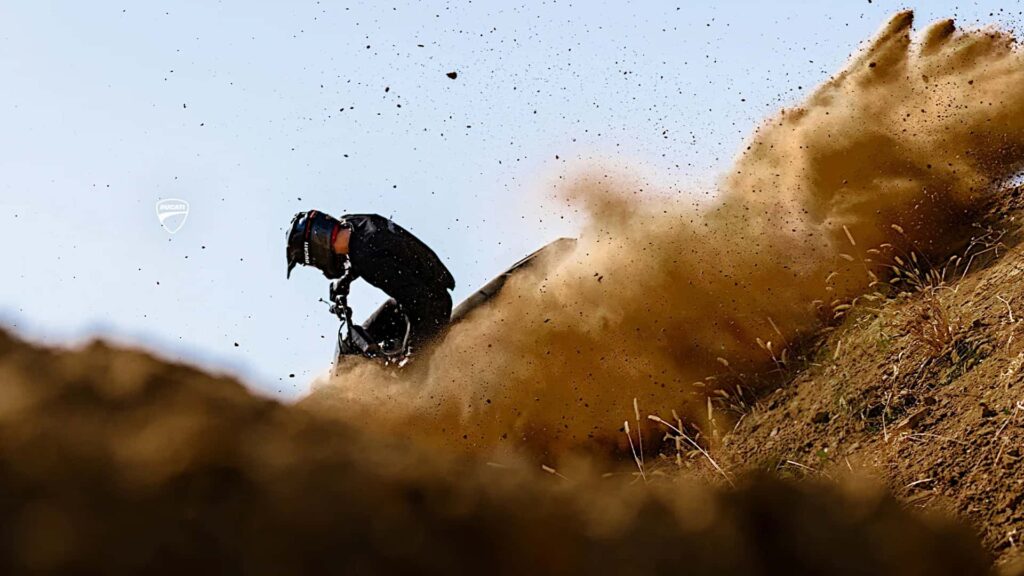 Ducati ira jouer dans la saleté en 2024 avec son nouveau prototype de motocross