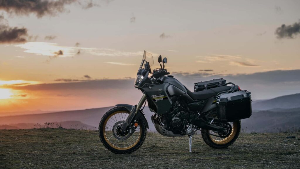 La Yamaha Ténéré 700 Explore 2024 est destinée aux pilotes de petite taille qui souhaitent faire du tourisme