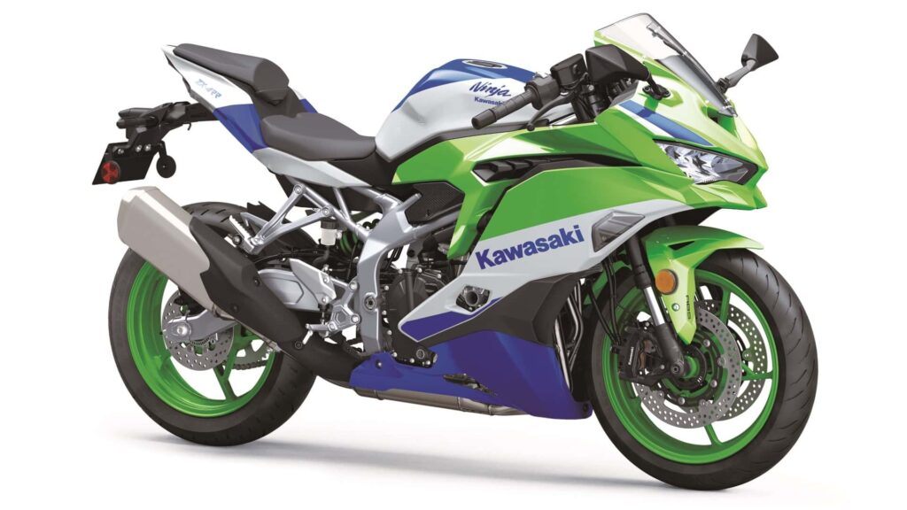 La peinture du 40e anniversaire de Kawasaki Ninja donne à la gamme 2024 une touche des années 90