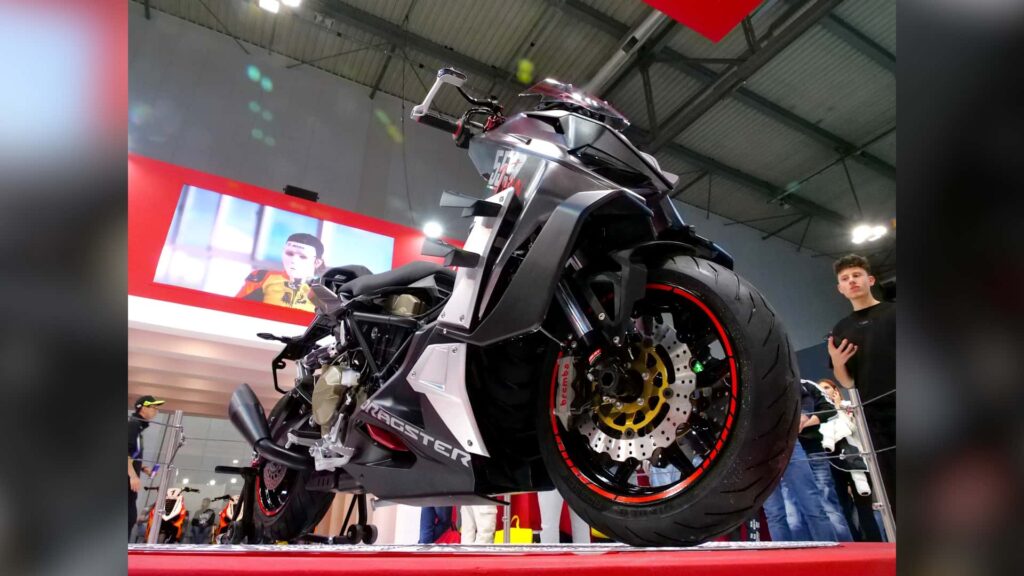 Le Twin Complètement Bonkers Dragster 559 d'Italjet se dirige vers la production