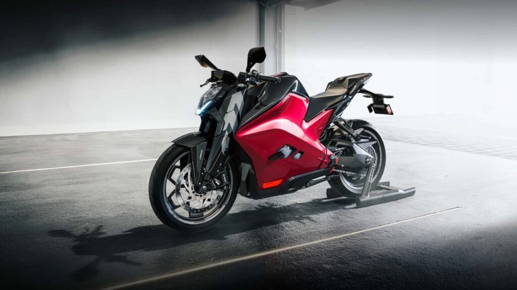 L'élégant Ultraviolette F77 fera ses débuts internationaux à l'EICMA