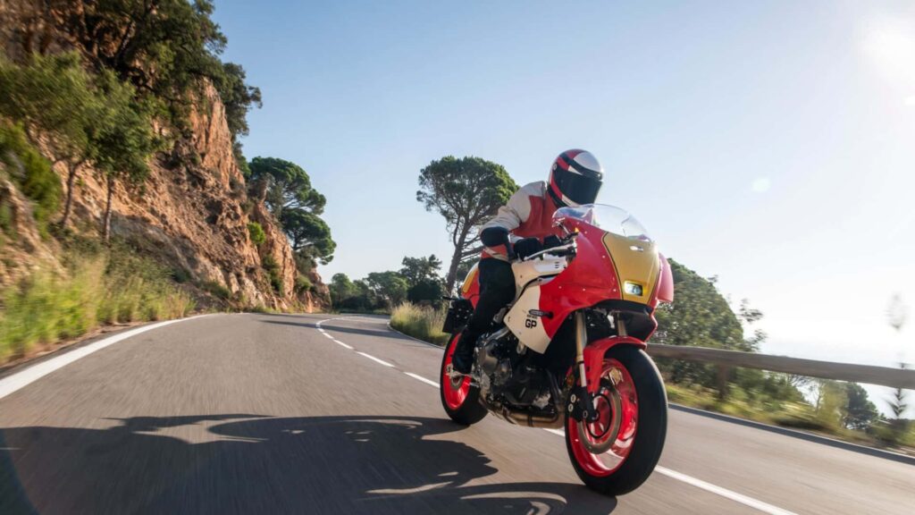 Prix ​​​​de la Yamaha XSR900 GP 2024 annoncé pour le vélo, le carénage inférieur et plus encore