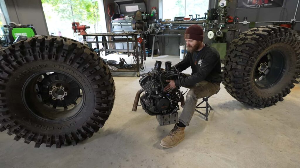 Regardez cette construction de Monster Truck Chopper et obtenez un bras oscillant simple face personnalisé
