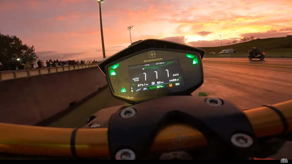 Un Stock Energica Eva Ribelle RS est-il trop rapide pour la piste de dragster ?