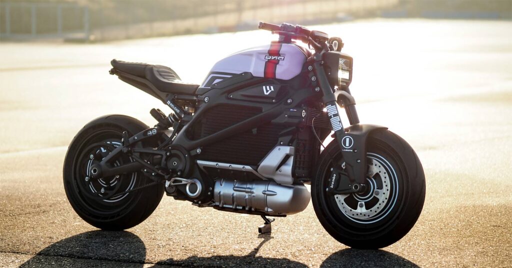 Mode furtif : un LiveWire ONE personnalisé par JVB-moto