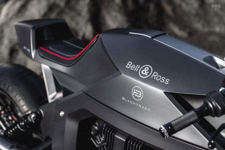 Montres Indian Scout personnalisées de Blacktrack Motors et Bell & Ross
