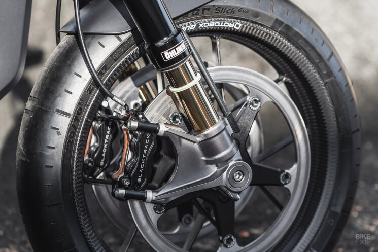 Montres Indian Scout personnalisées de Blacktrack Motors et Bell & Ross