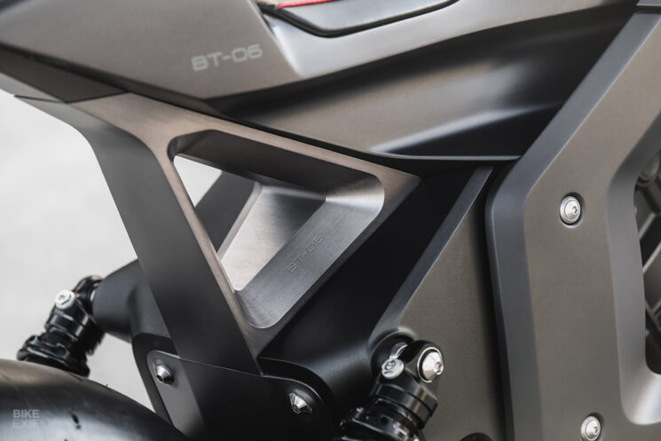 Montres Indian Scout personnalisées de Blacktrack Motors et Bell & Ross