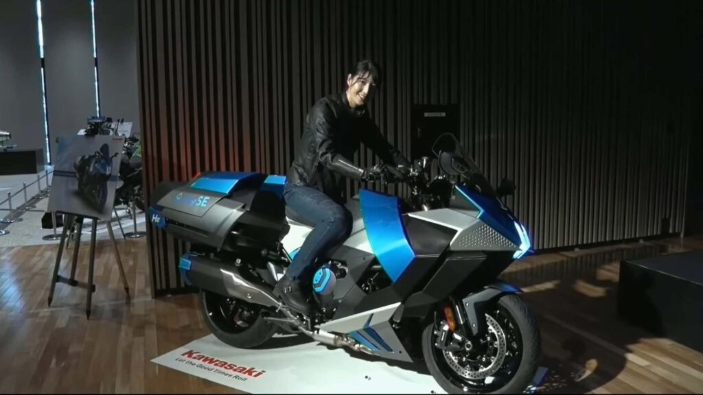 Jetez un œil au premier prototype de moto à moteur à hydrogène de Kawasaki