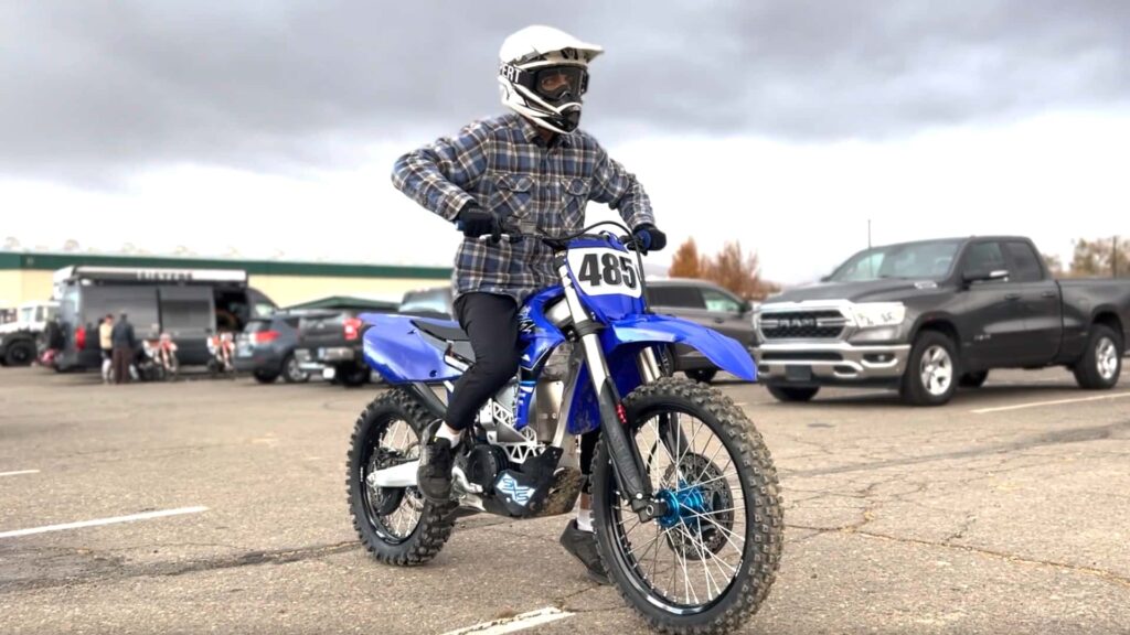Souhaitez-vous conduire une moto tout-terrain électrique Yamaha YZ ?