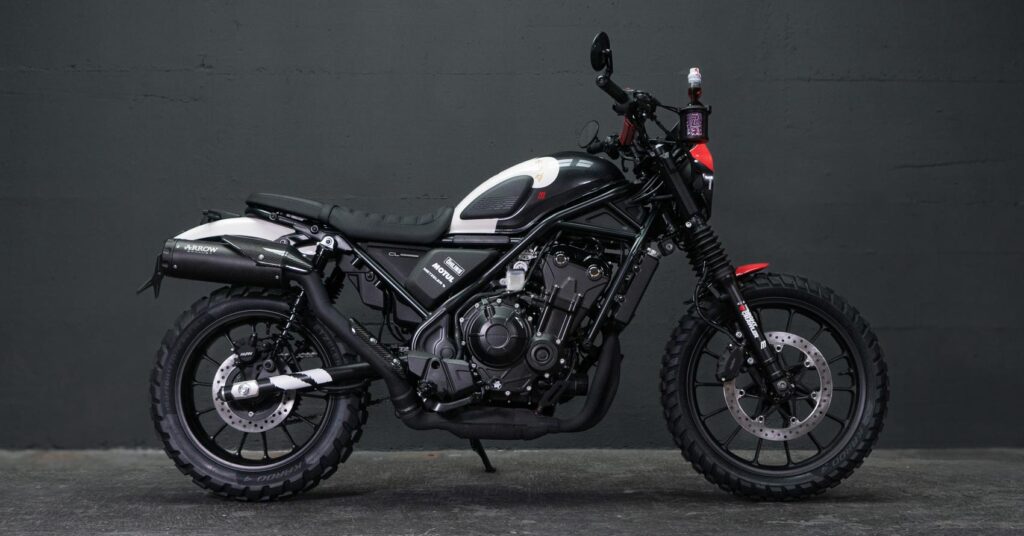 Le Nightcrawler : Un scrambler Honda CL500 par MOTOISM