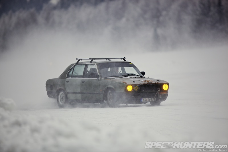 Gatebil on ice
