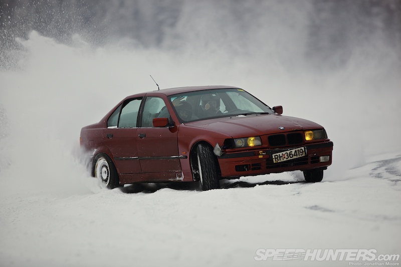 Gatebil on ice