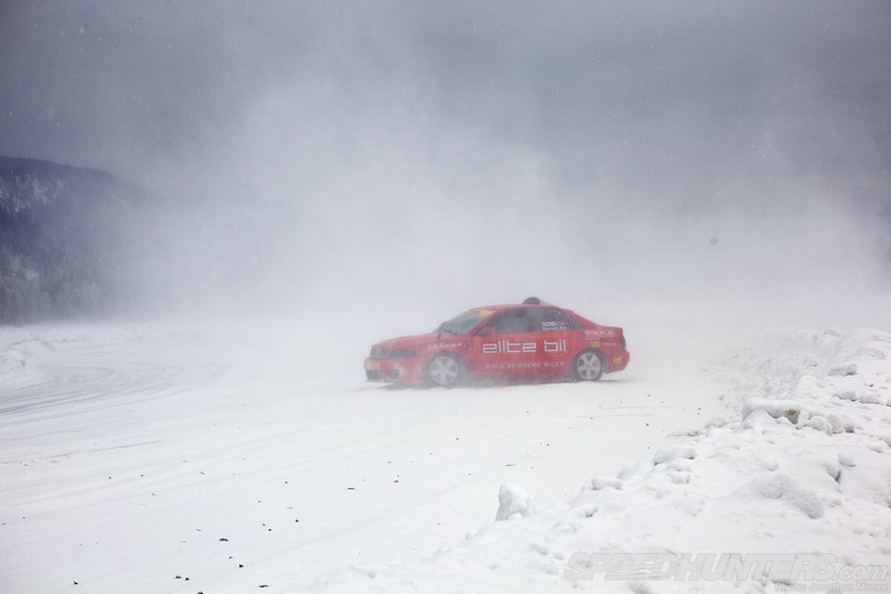 Gatebil on ice