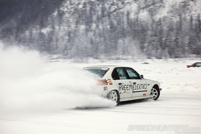 Gatebil on ice