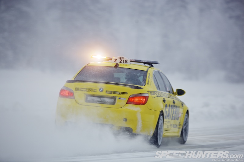 Gatebil on ice