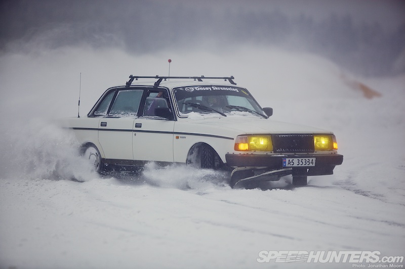 Gatebil on ice
