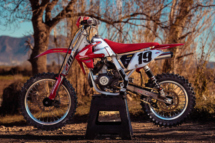 Mini vélo de motocross KTM personnalisé par A Nineteen Built