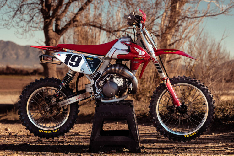 Mini vélo de motocross KTM personnalisé par A Nineteen Built