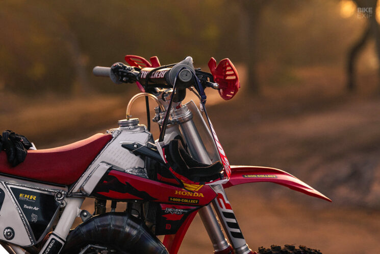 Mini vélo de motocross KTM personnalisé par A Nineteen Built