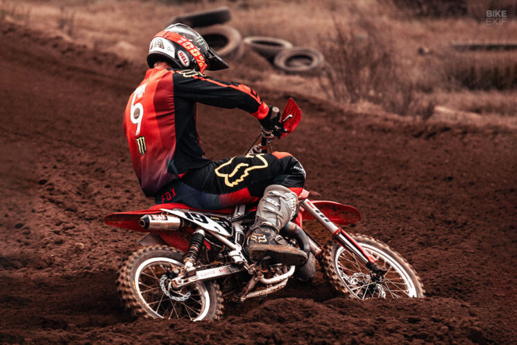 Mini vélo de motocross KTM personnalisé par A Nineteen Built