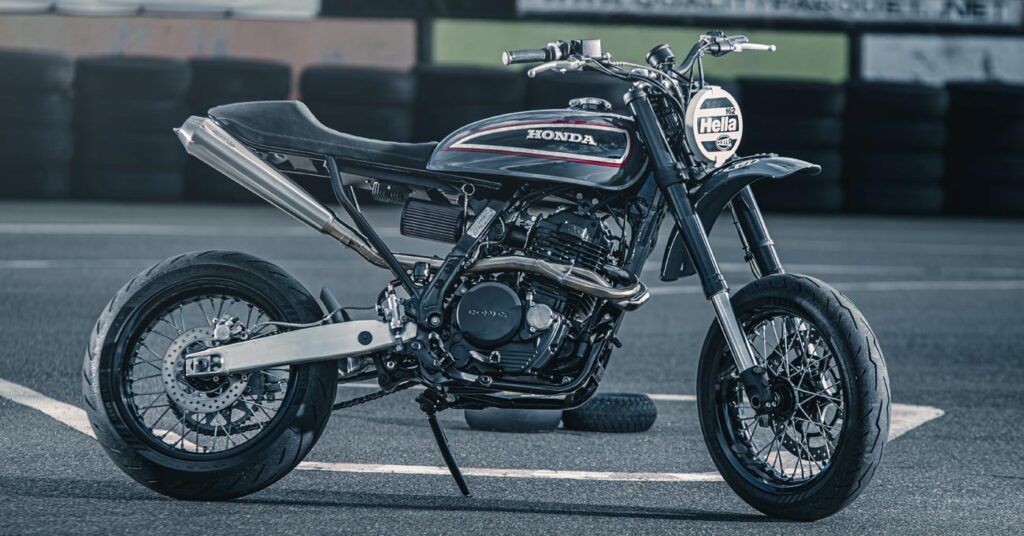 Hardcore Fun : Une supermotard Honda Dominator tapageuse de Sicile