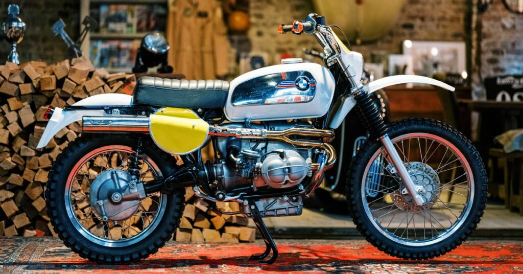 Intemporel : une BMW R80 vintage inspirée de l'ISDT par Kingston Custom