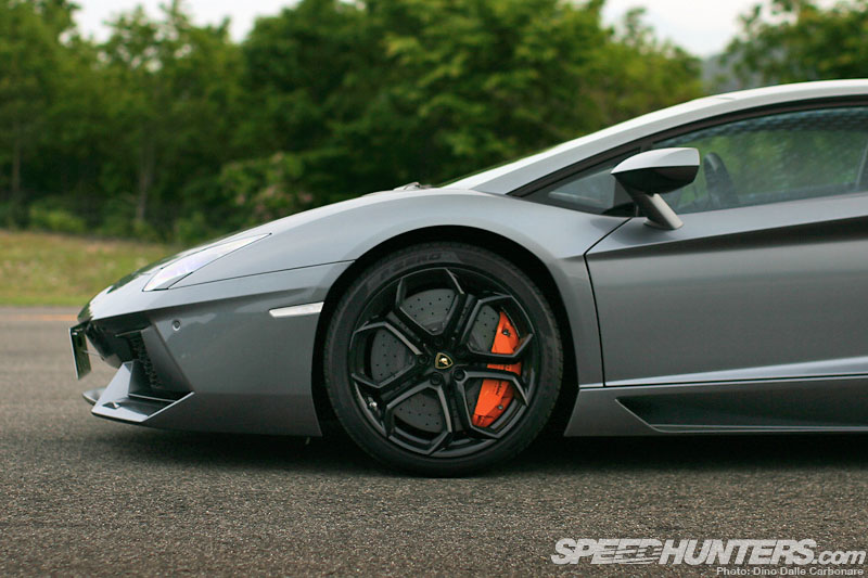 Aventador-10