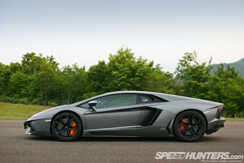 Lamborghini Aventador LP700 Lamborghini Aventador Vue latérale