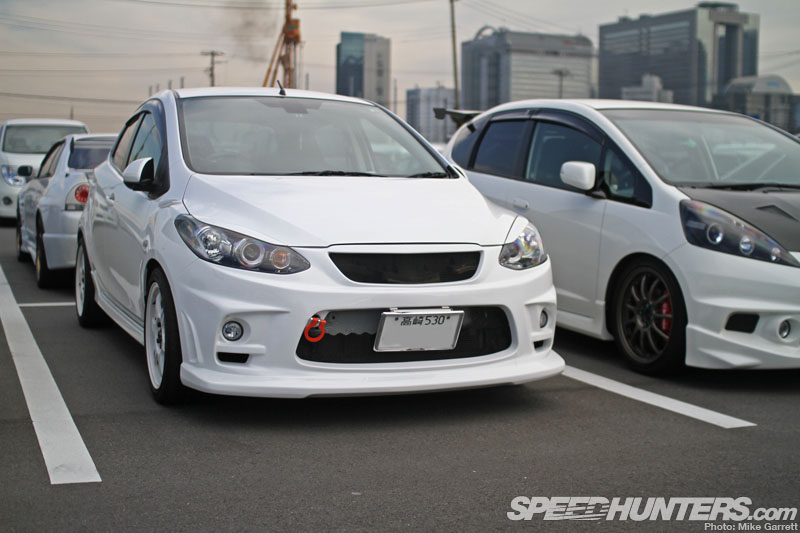Tokyo-Auto-Salon-2013-Parking-Lot-31