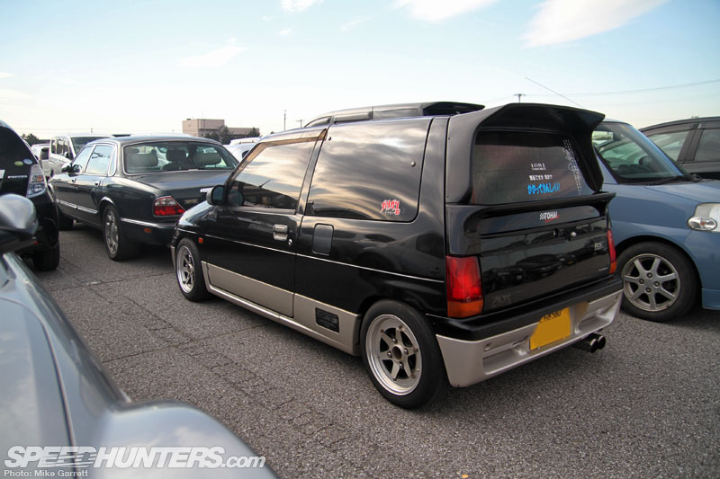 Tokyo-Auto-Salon-2013-Parking-Lot-24