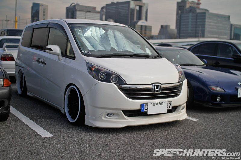 Tokyo-Auto-Salon-2013-Parking-Lot-09