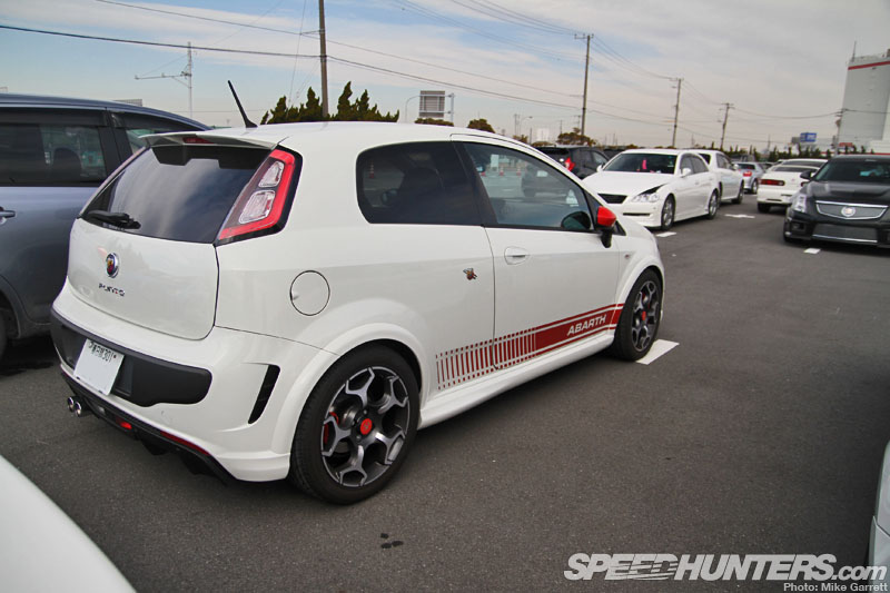 Tokyo-Auto-Salon-2013-Parking-Lot-30
