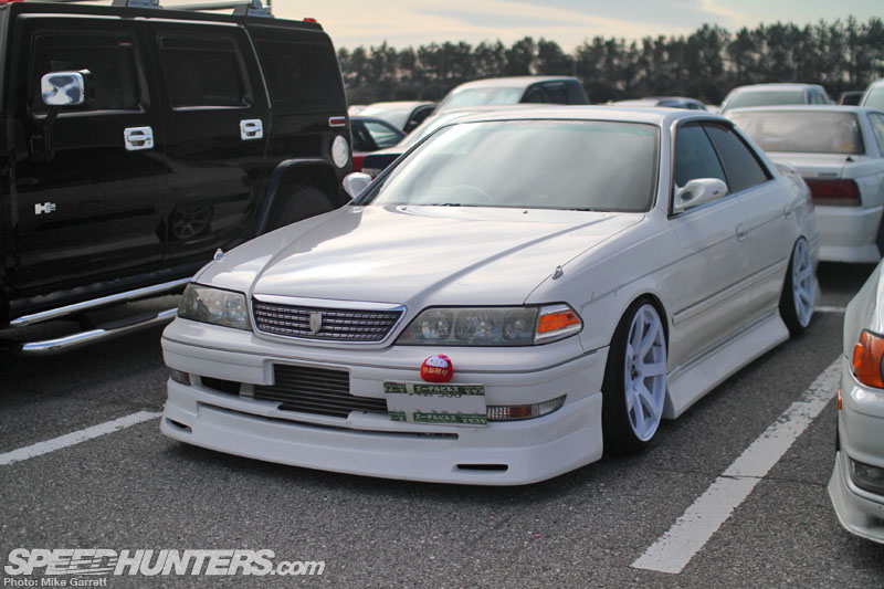 Tokyo-Auto-Salon-2013-Parking-Lot-08